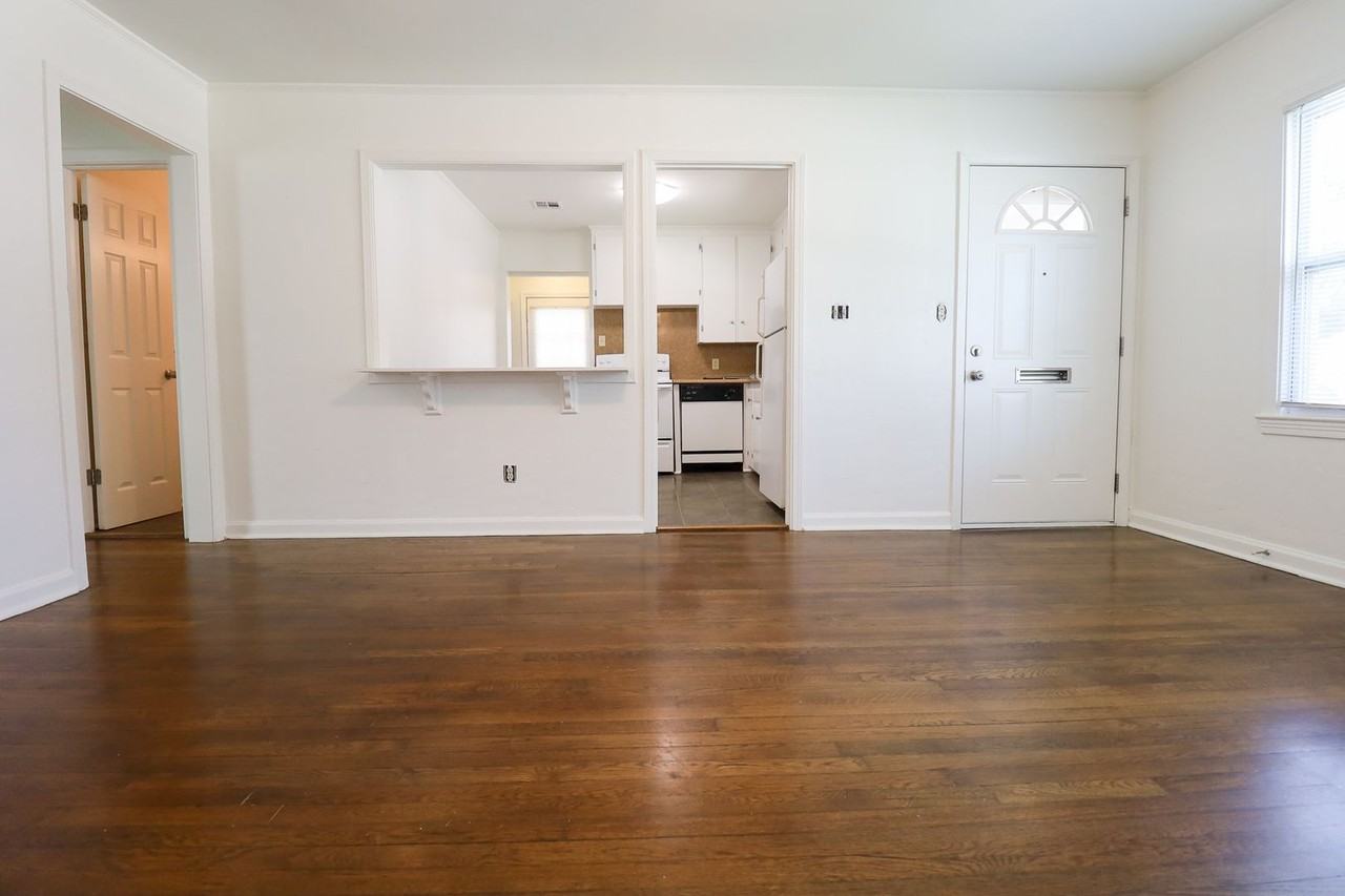 912 E 37th Pl - Photo 7 of 19