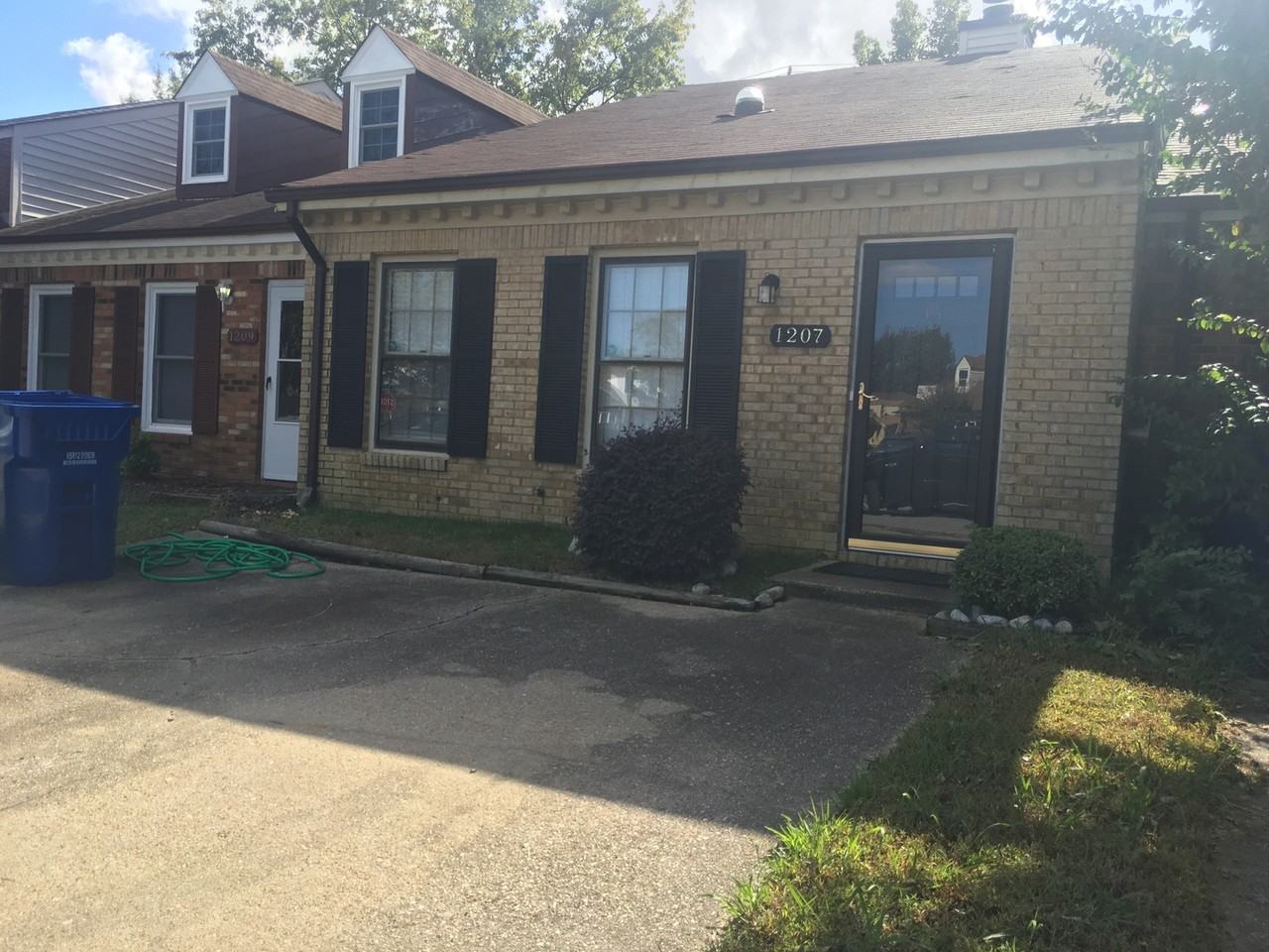 1207 Haig Cir - Photo 2 of 24