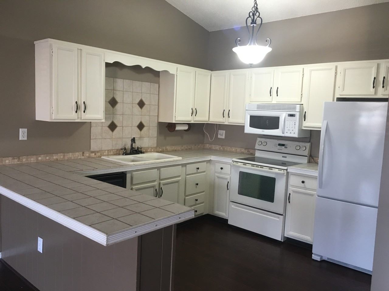 1207 Haig Cir - Photo 3 of 24