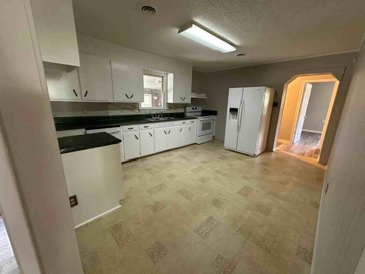 2339 2nd St - Photo 5 of 18