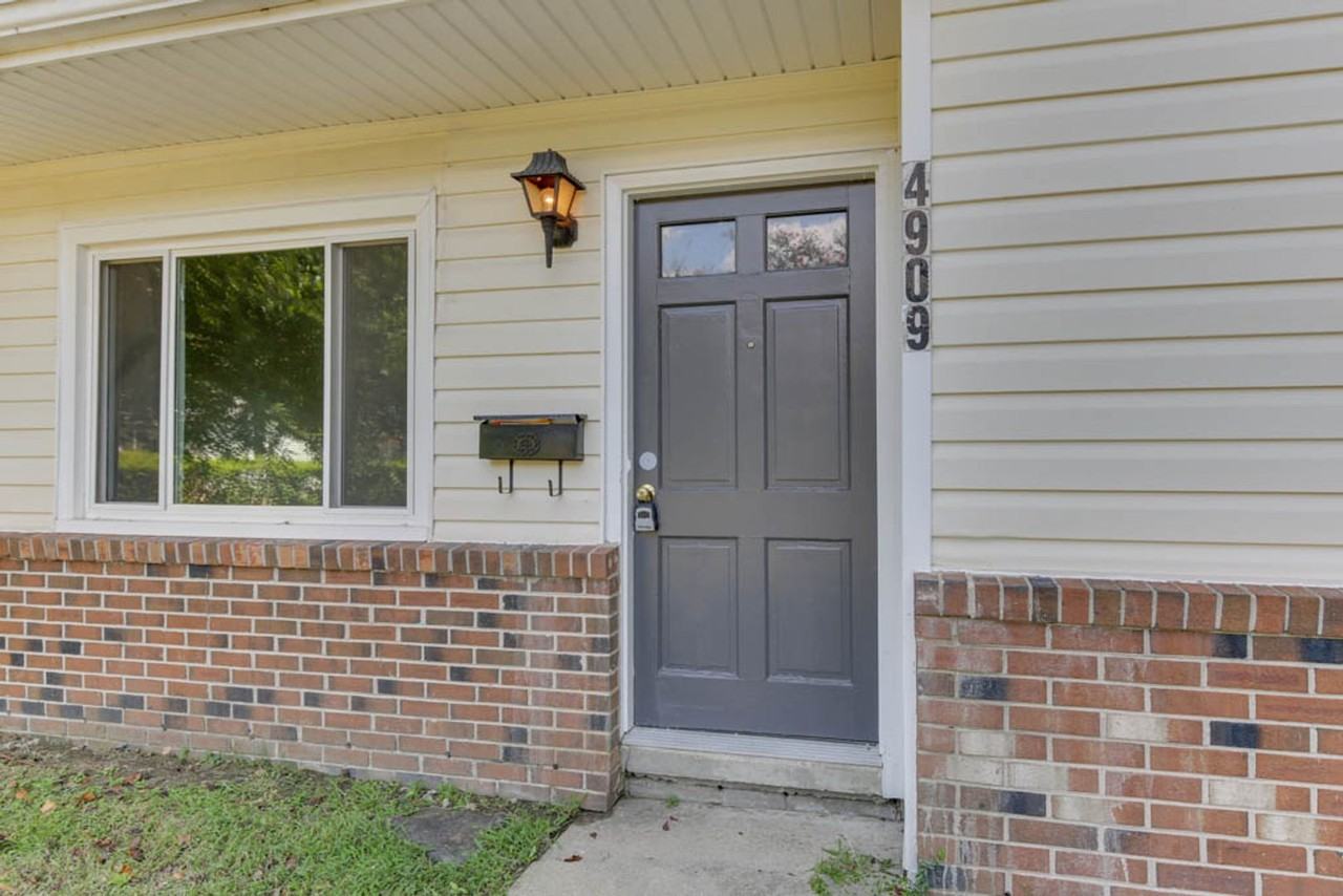 4909 Bark Ln - Photo 4 of 30