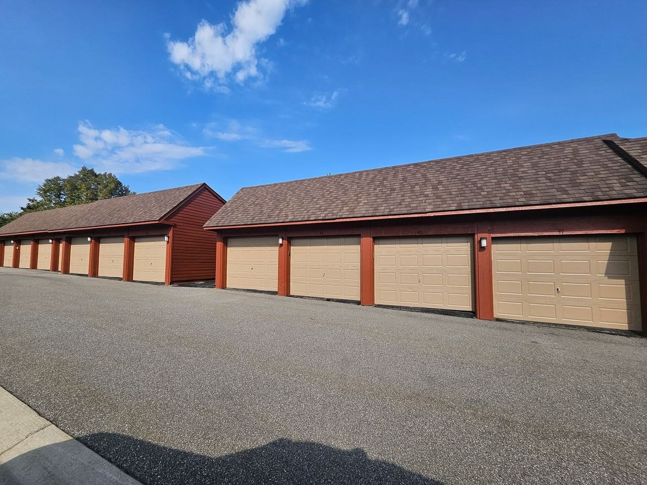 969 Greenview Ct #43 - Photo 2 of 23