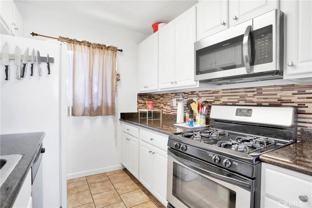 COHASSET STREET CONDOS - Photo 3 of 33