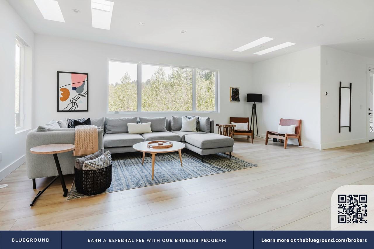 6380 Westover Drive - Photo 4 of 46