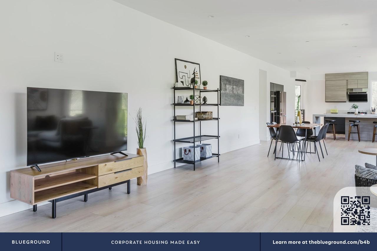 6380 Westover Drive - Photo 5 of 46