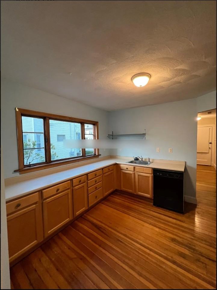 23 Renfrew St - Photo 6 of 28