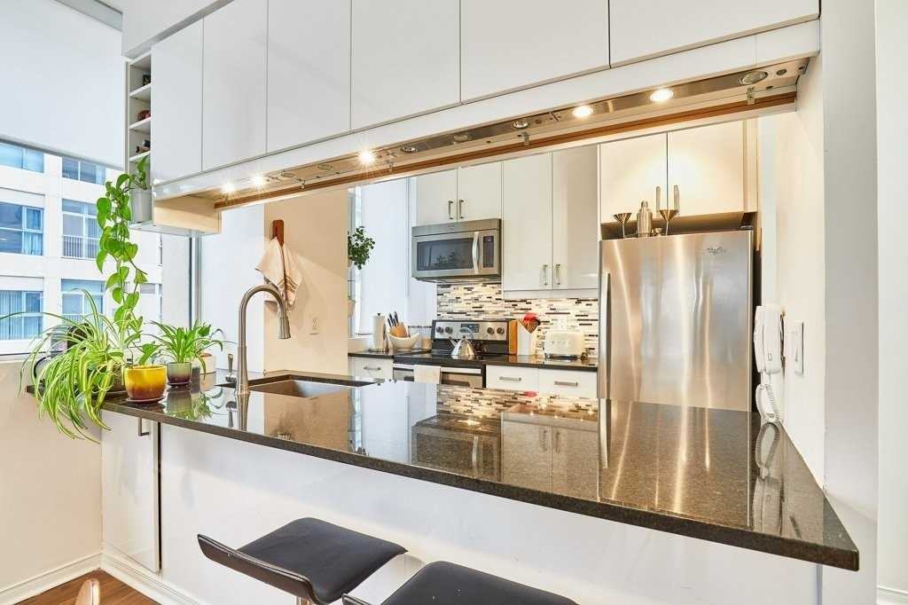 555 Yonge Street - Photo 3 of 6