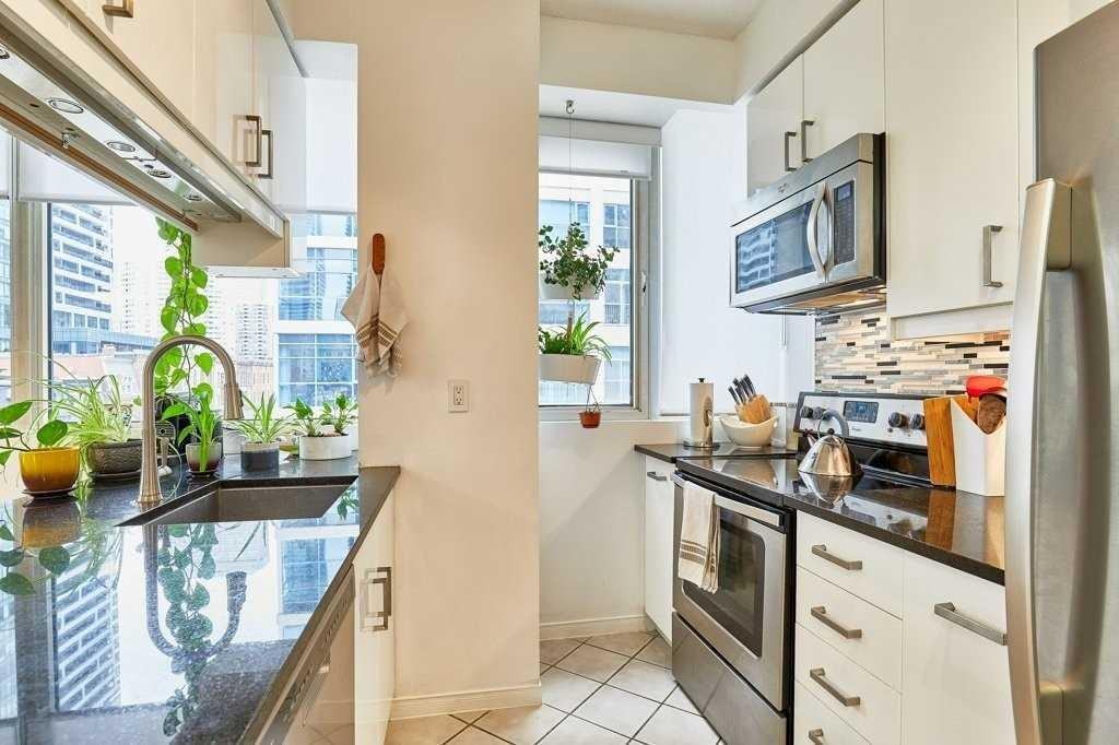 555 Yonge Street - Photo 4 of 6