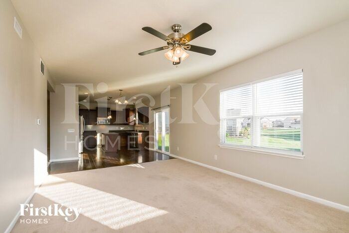 8930 N Windview Dr - Photo 2 of 15