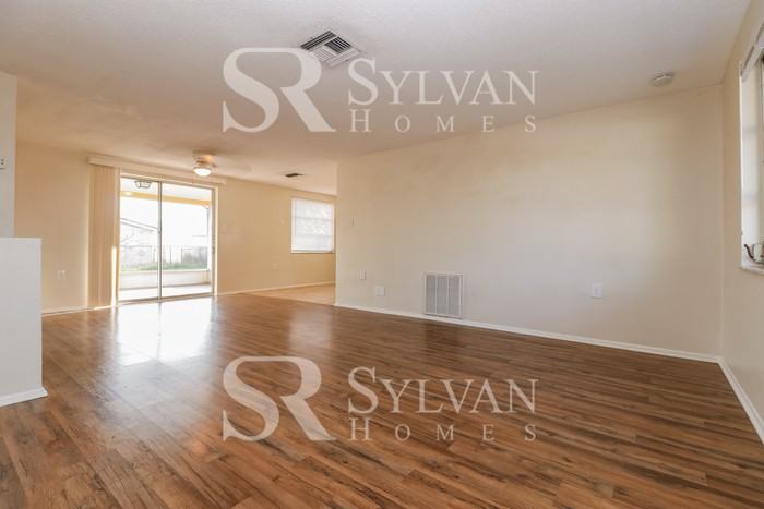 7224 Brentwood Dr - Photo 3 of 15