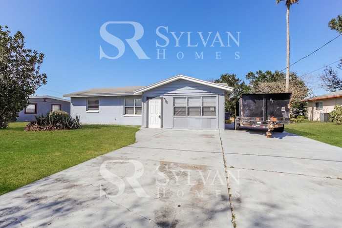 4916 Washington St - Photo 3 of 18