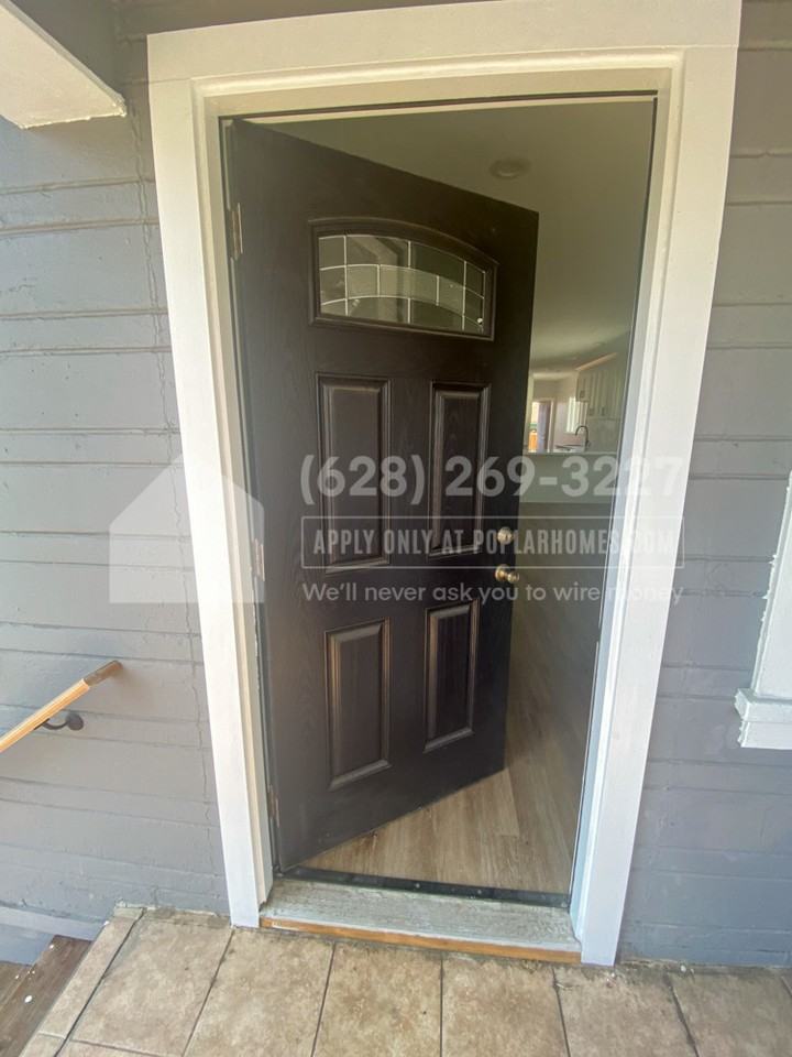 1331 87th Ave - Photo 3 of 11