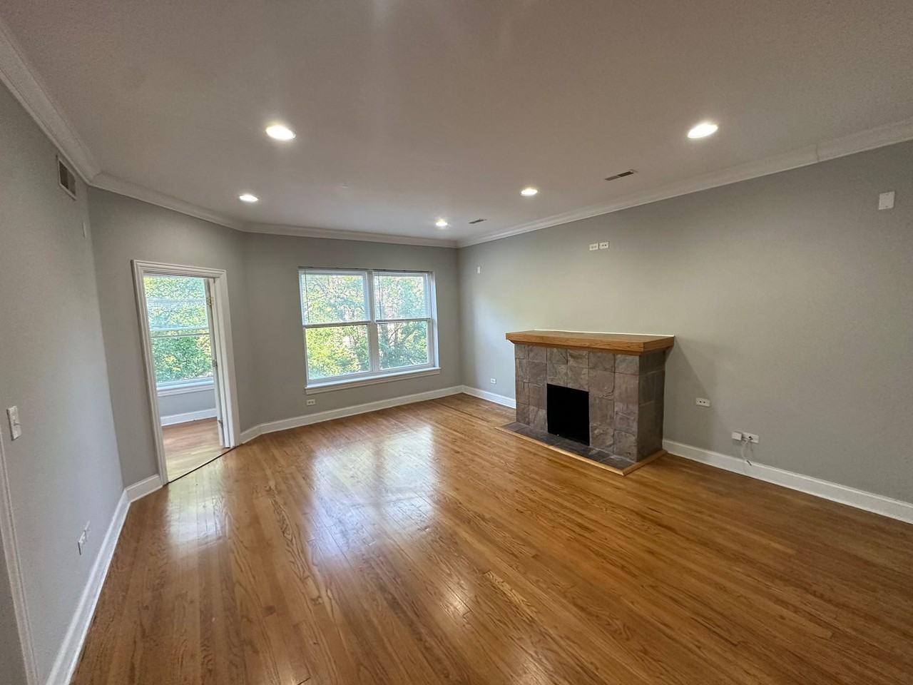 4656 N Monticello Ave #3 - Photo 2 of 11