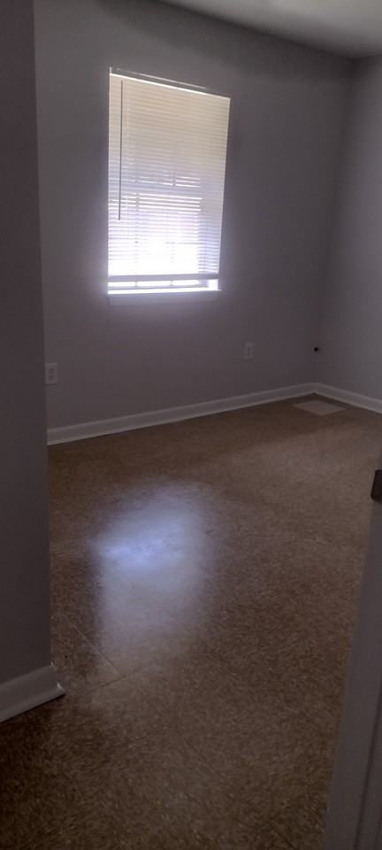 141 Clinton Ct #NA - Photo 2 of 7