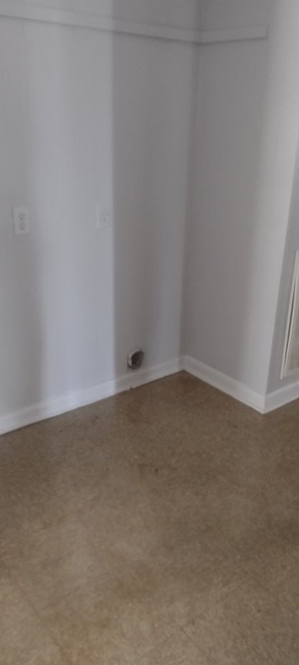 141 Clinton Ct #NA - Photo 4 of 7