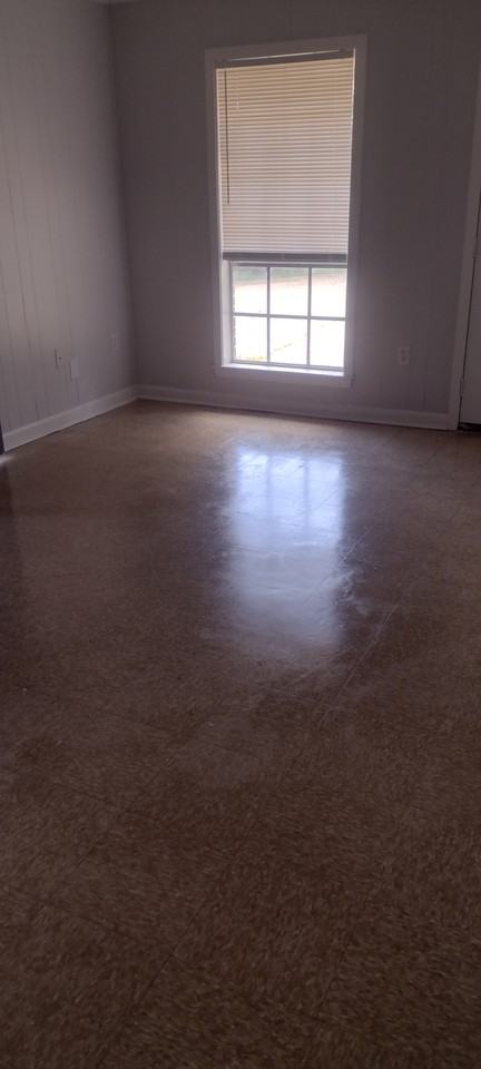 141 Clinton Ct #NA - Photo 5 of 7