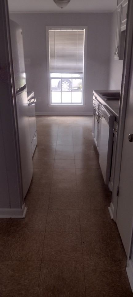 141 Clinton Ct #NA - Photo 7 of 7