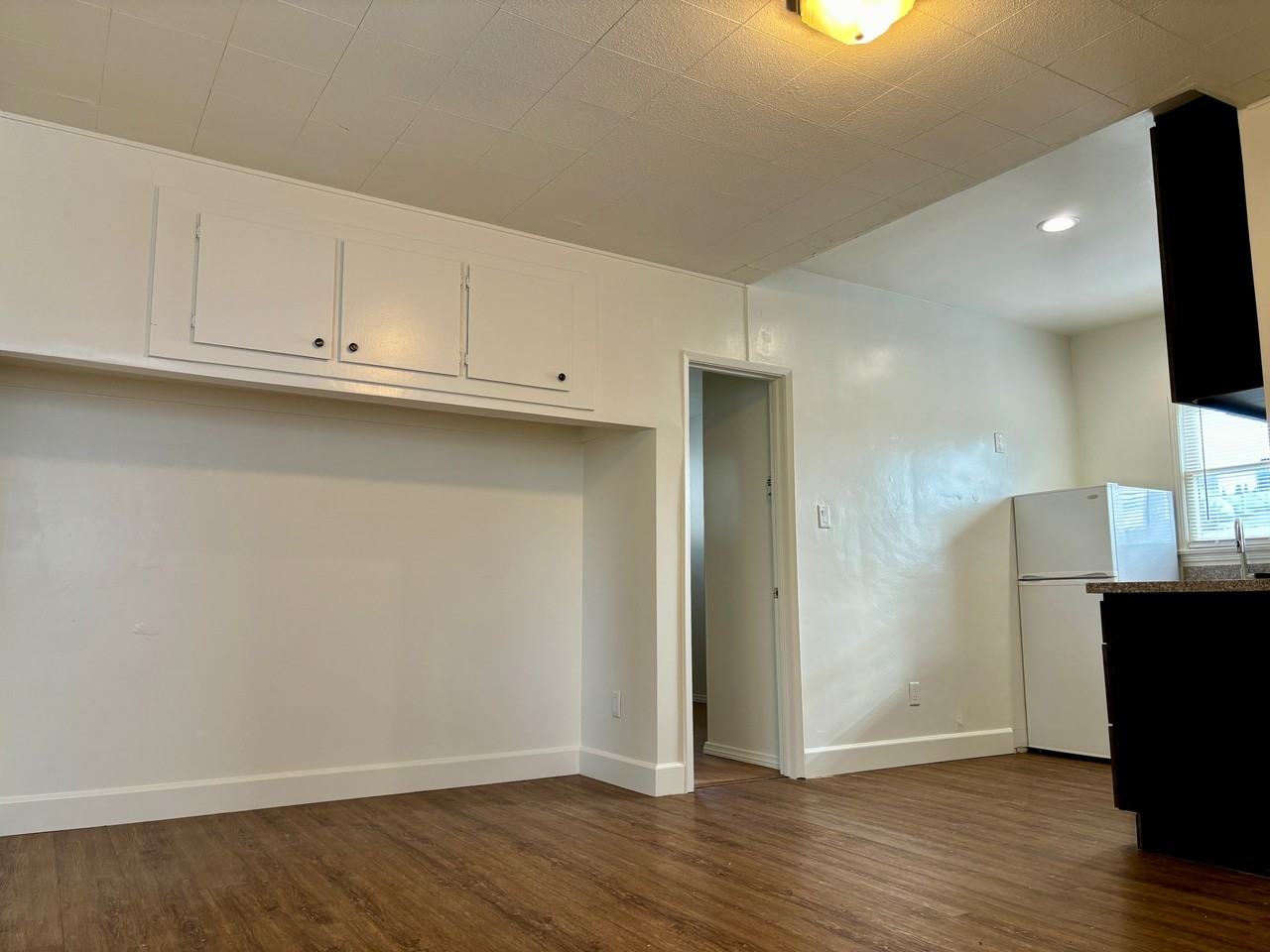 916 N Screenland Dr #A - Photo 2 of 15