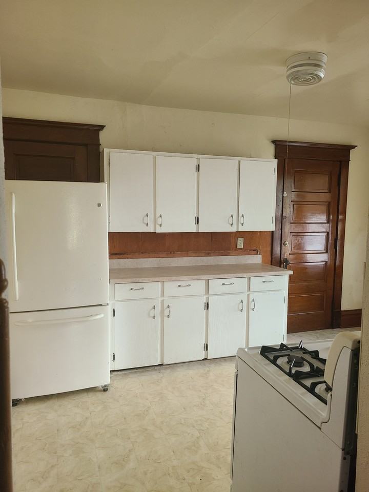 1500 E Delavan Dr #1 - Photo 7 of 19