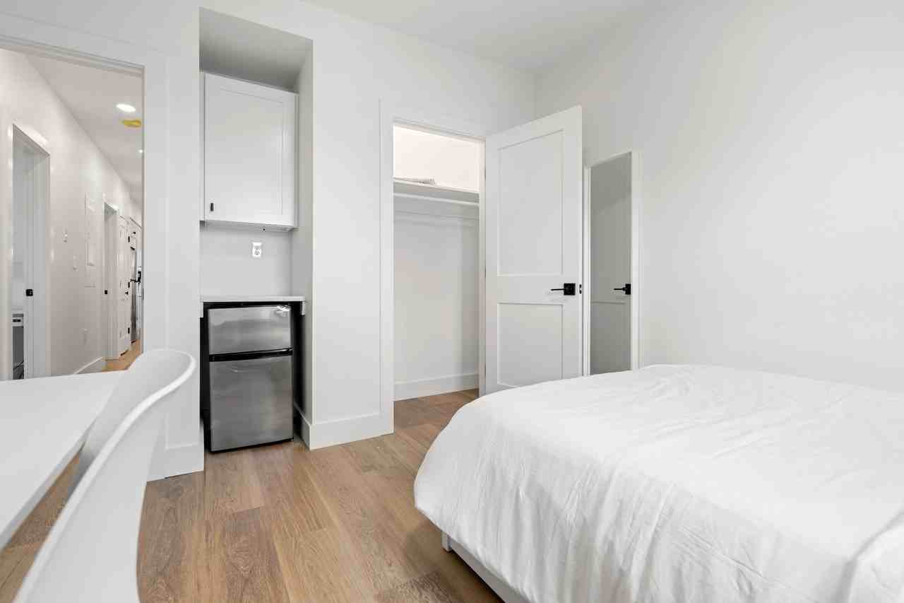 621 E 8th St #3 - Photo 2 of 14