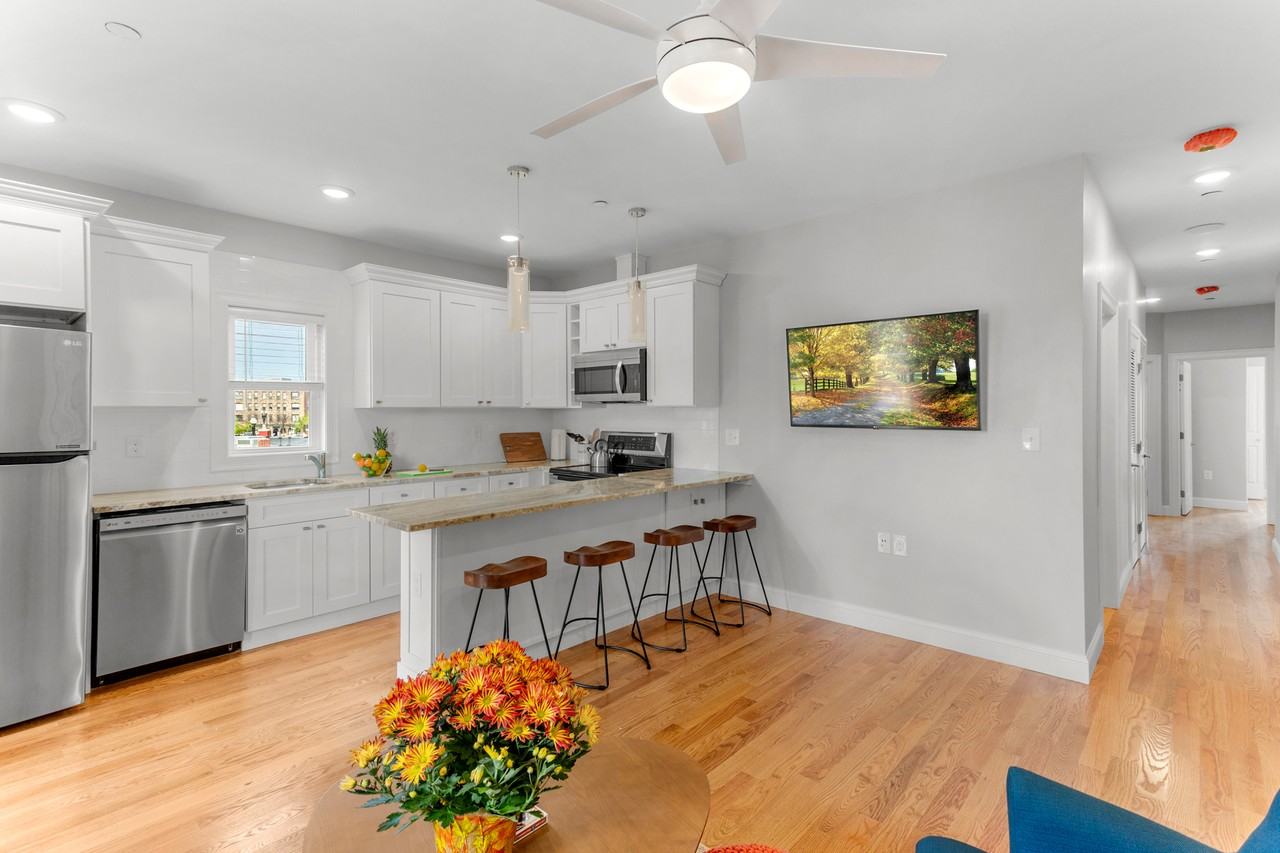 1047 Saratoga St #3 - Photo 6 of 14