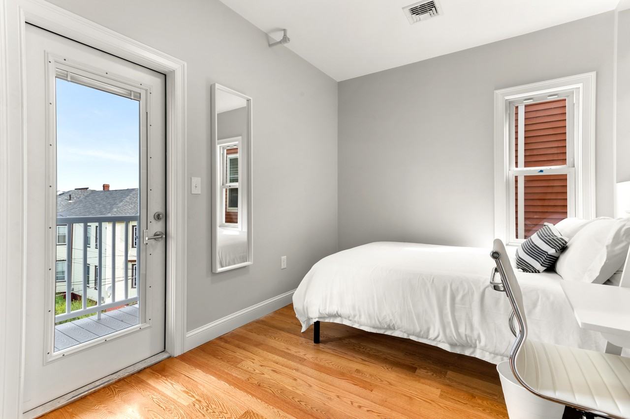 1047 Saratoga St #3 - Photo 3 of 14