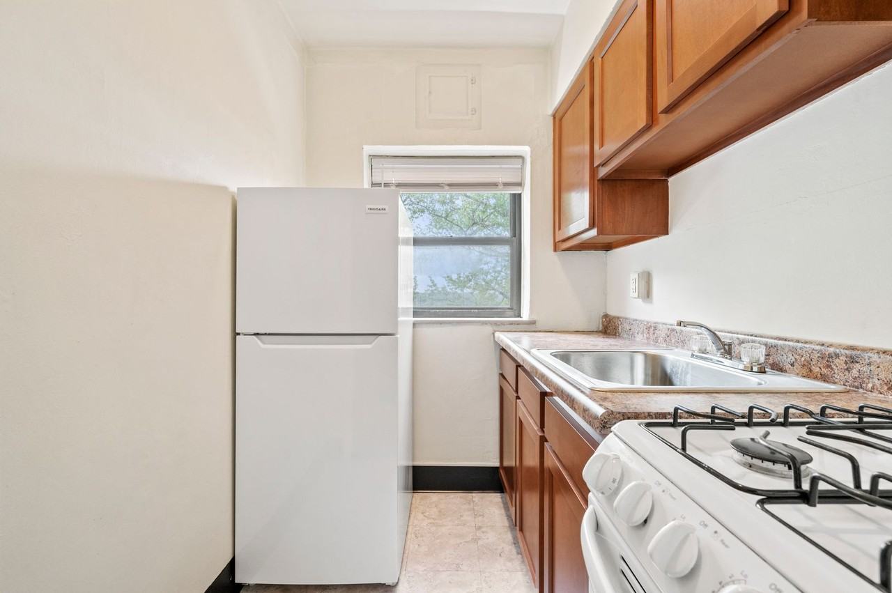 3336 Brownsville Rd - Photo 5 of 7