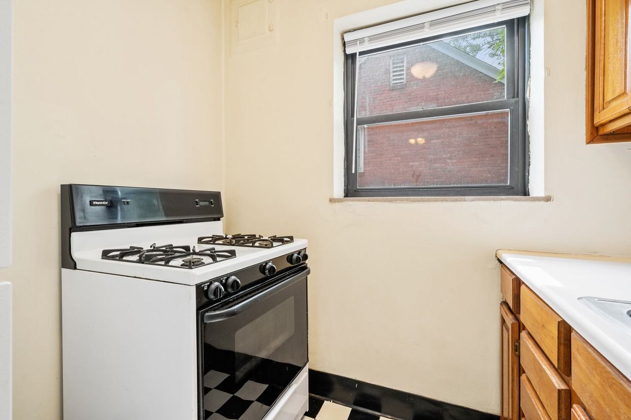 3336 Brownsville Rd - Photo 6 of 7