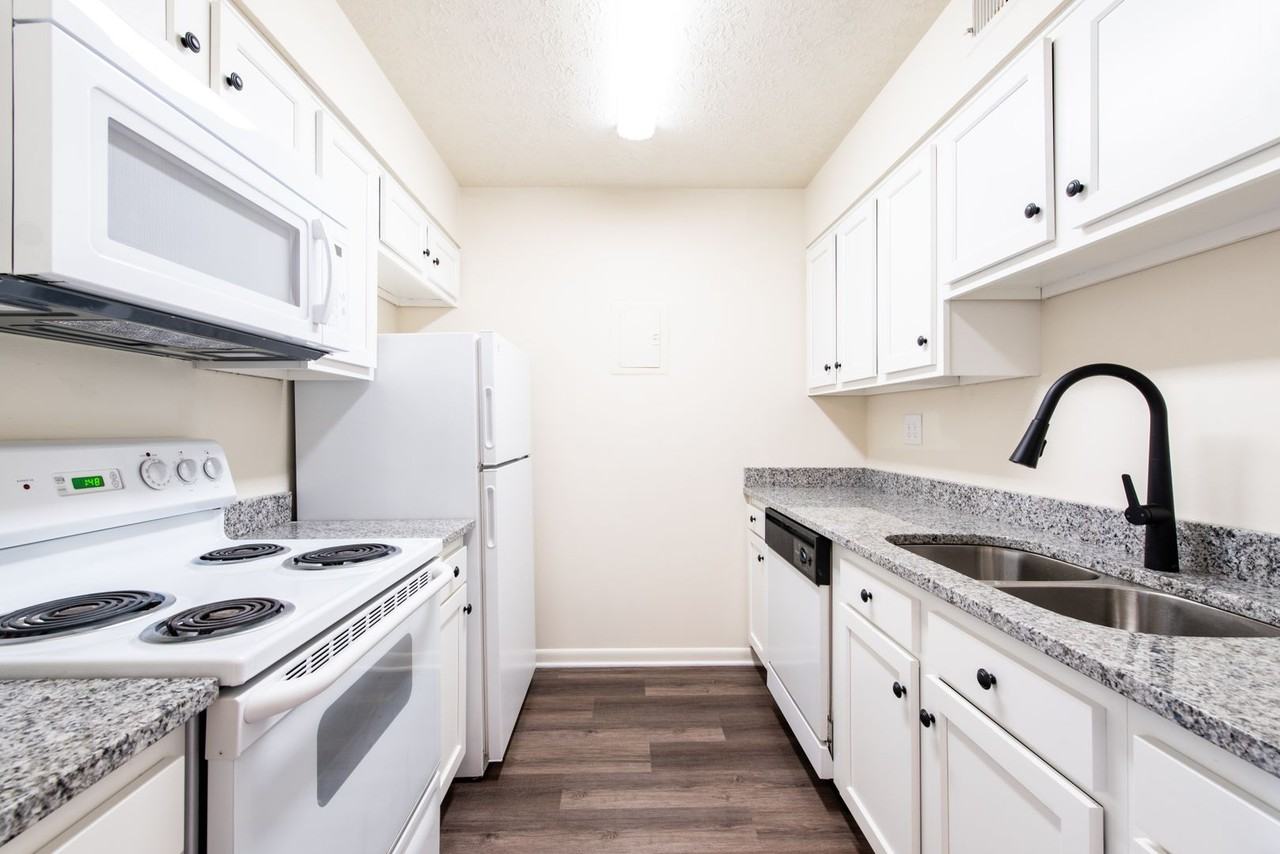 2344 Grinstead Dr, - Photo 6 of 44