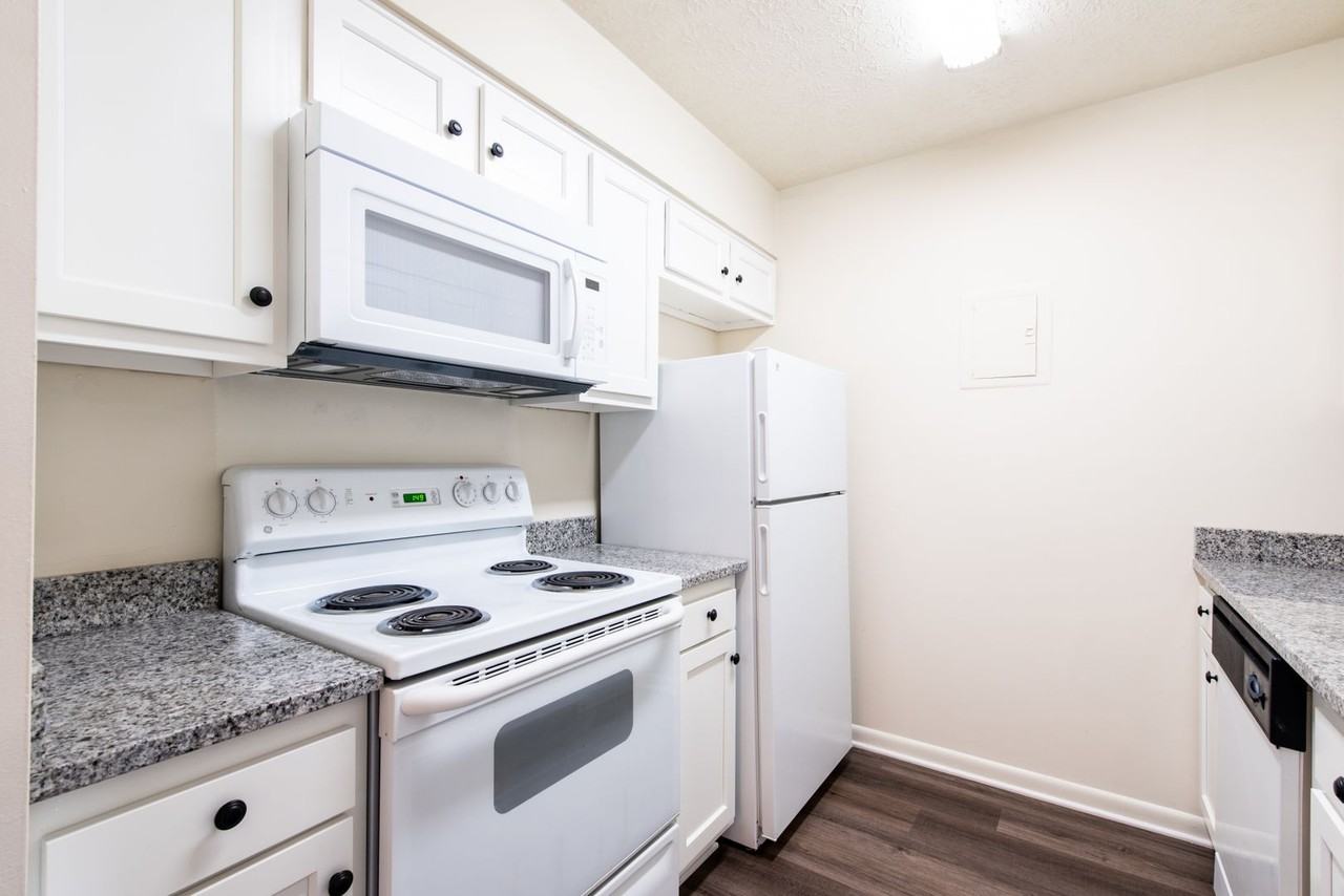 2344 Grinstead Dr, - Photo 7 of 44