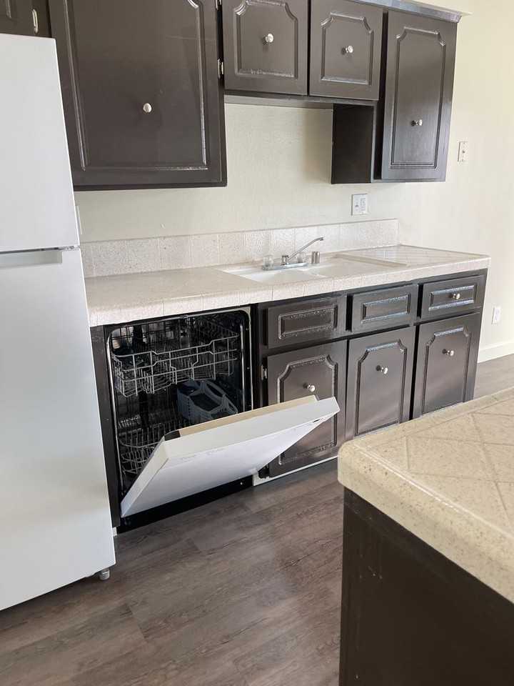 HUNTINGTON GARDENS - Photo 5 of 9