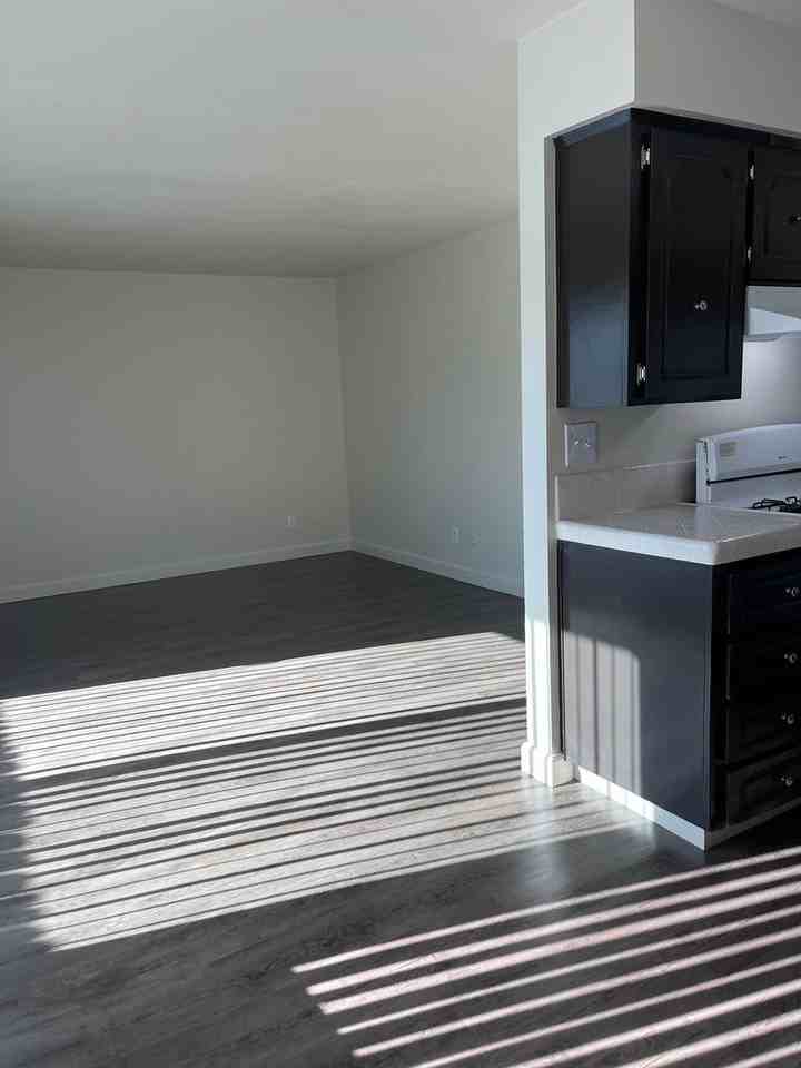 HUNTINGTON GARDENS - Photo 7 of 9