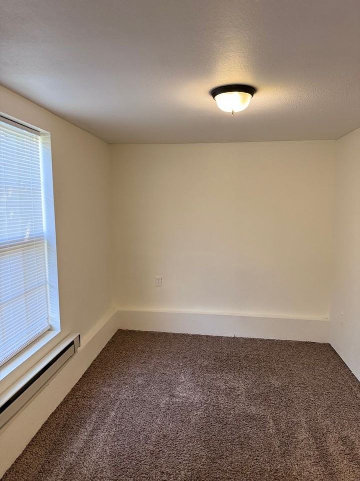 303 W 2nd St - Photo 5 of 7