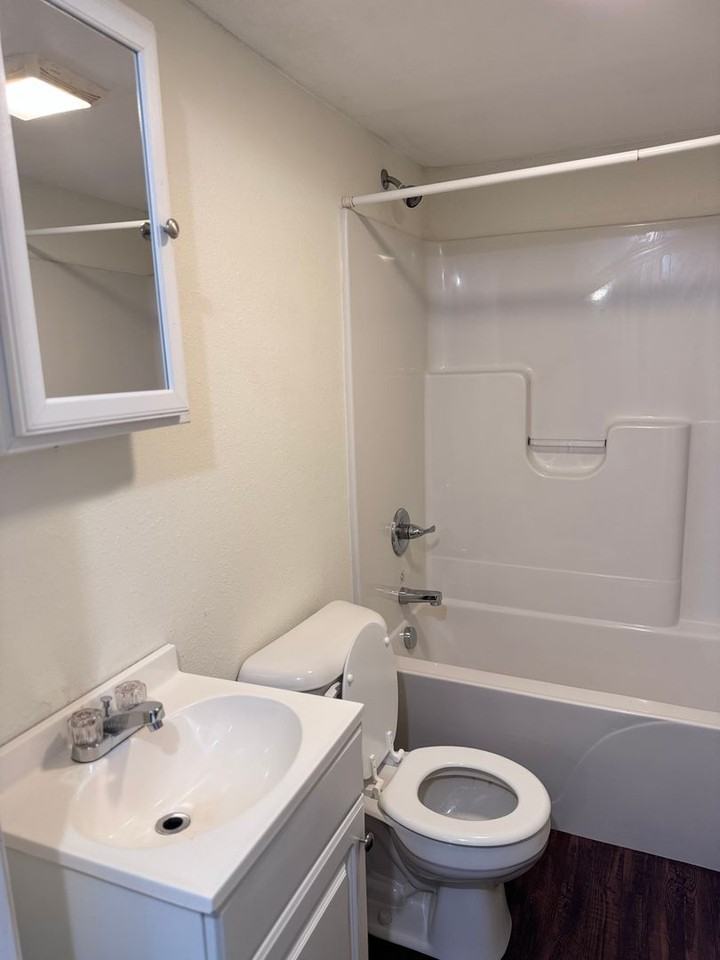 303 W 2nd St - Photo 6 of 7