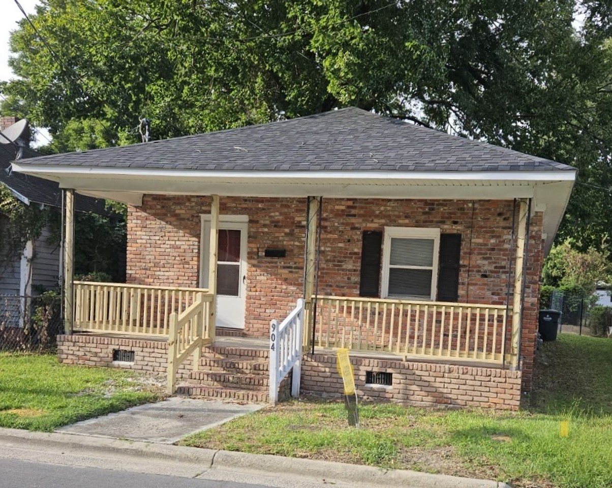 904 Douglas Ave - Photo 2 of 13