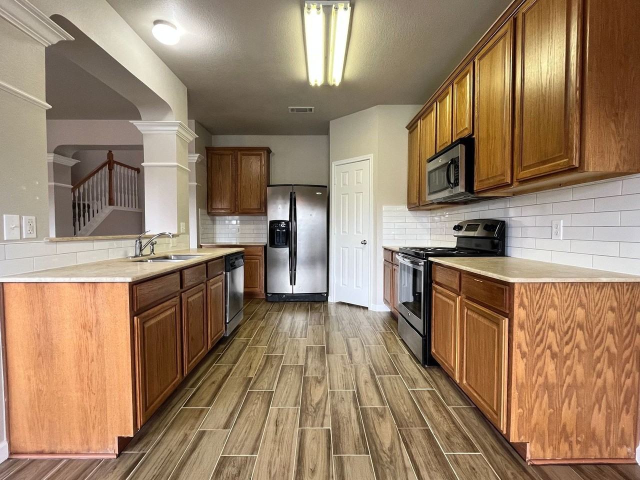 6008 Bridgewood Dr - Photo 3 of 28