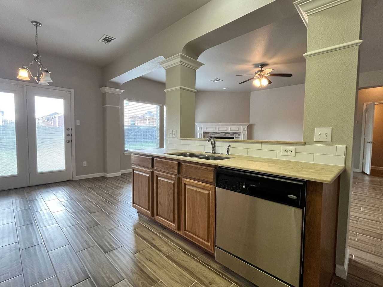 6008 Bridgewood Dr - Photo 7 of 28