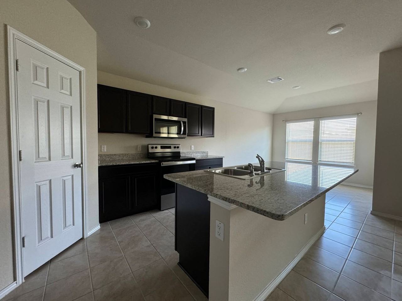 5913 Harriet Tubman Ave - Photo 5 of 19