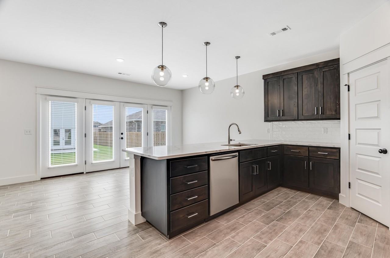 2011 Bluebonnet Ln - Photo 3 of 25