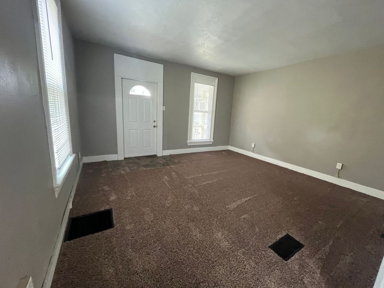 712 Walnut St - Photo 2 of 11