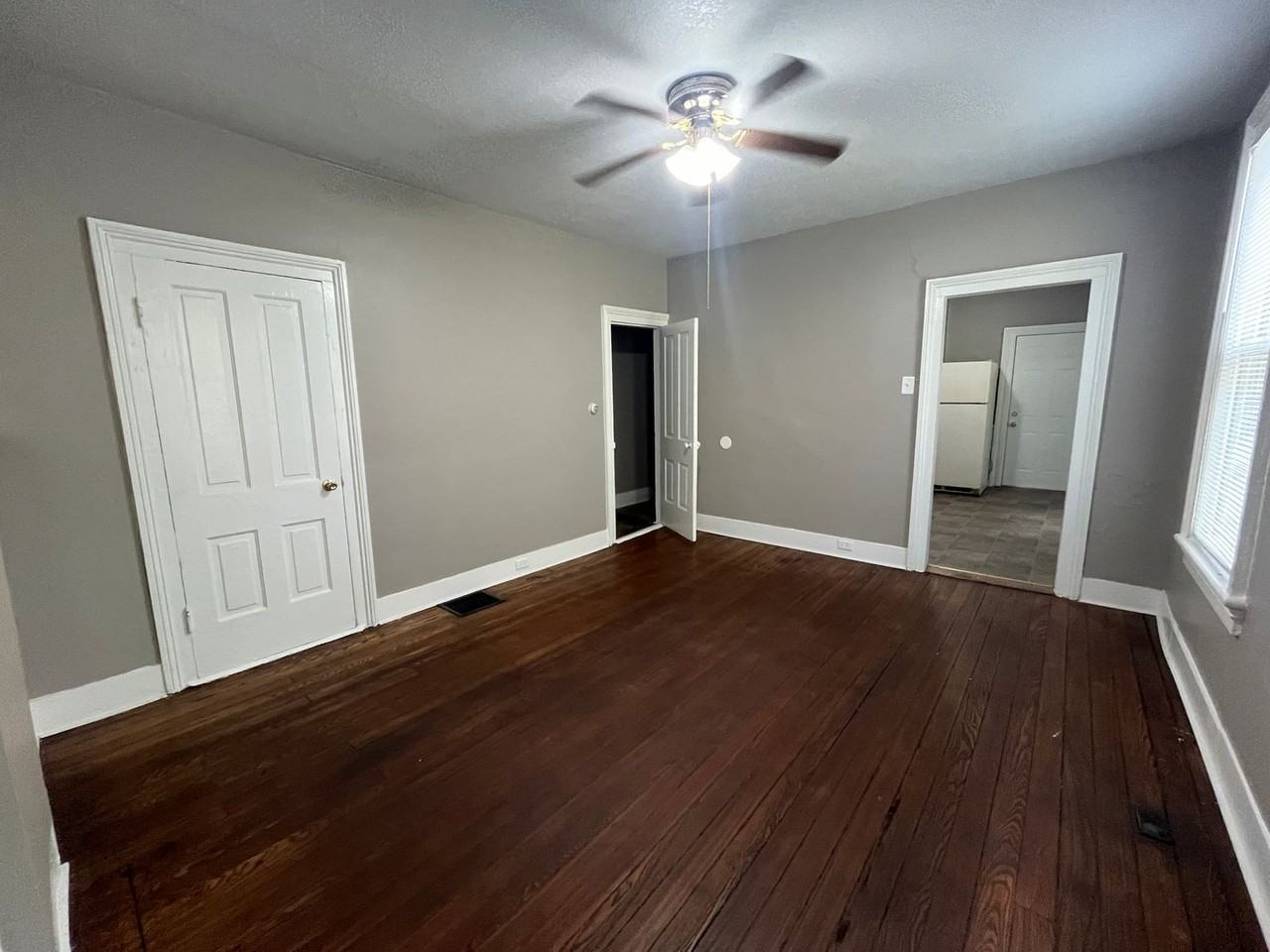712 Walnut St - Photo 3 of 11