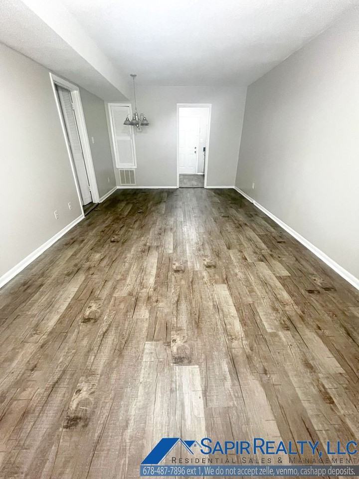 3300 College St - Photo 2 of 12
