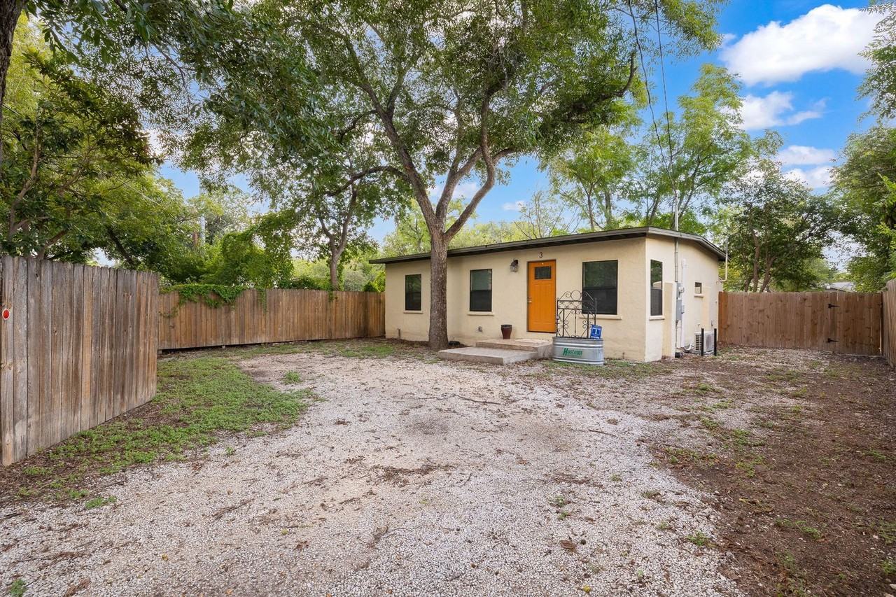 214 Benita St - Photo 3 of 23