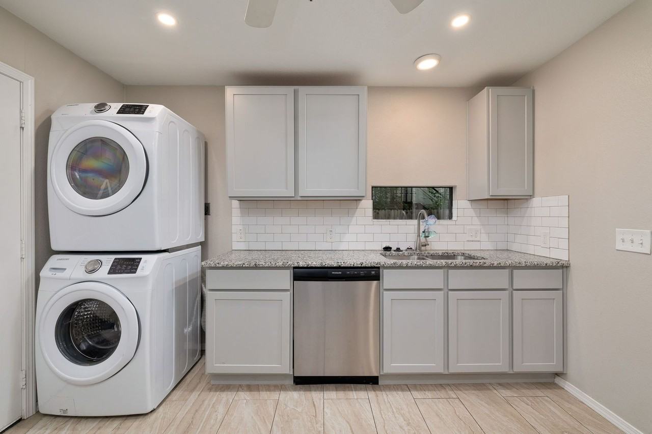 214 Benita St - Photo 7 of 23