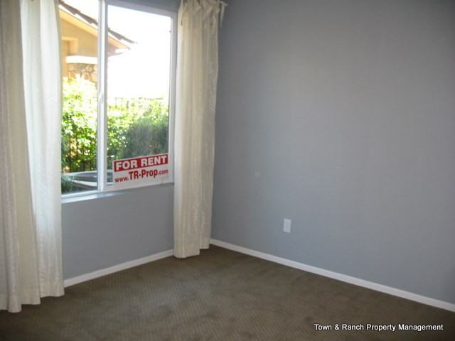 1104 Calabria St - Photo 5 of 12