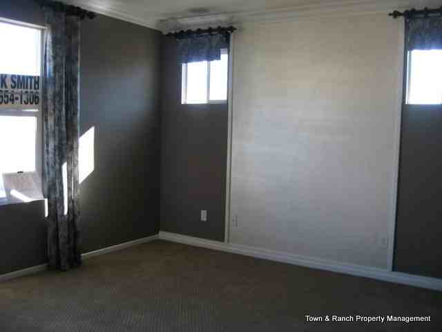 1104 Calabria St - Photo 6 of 12