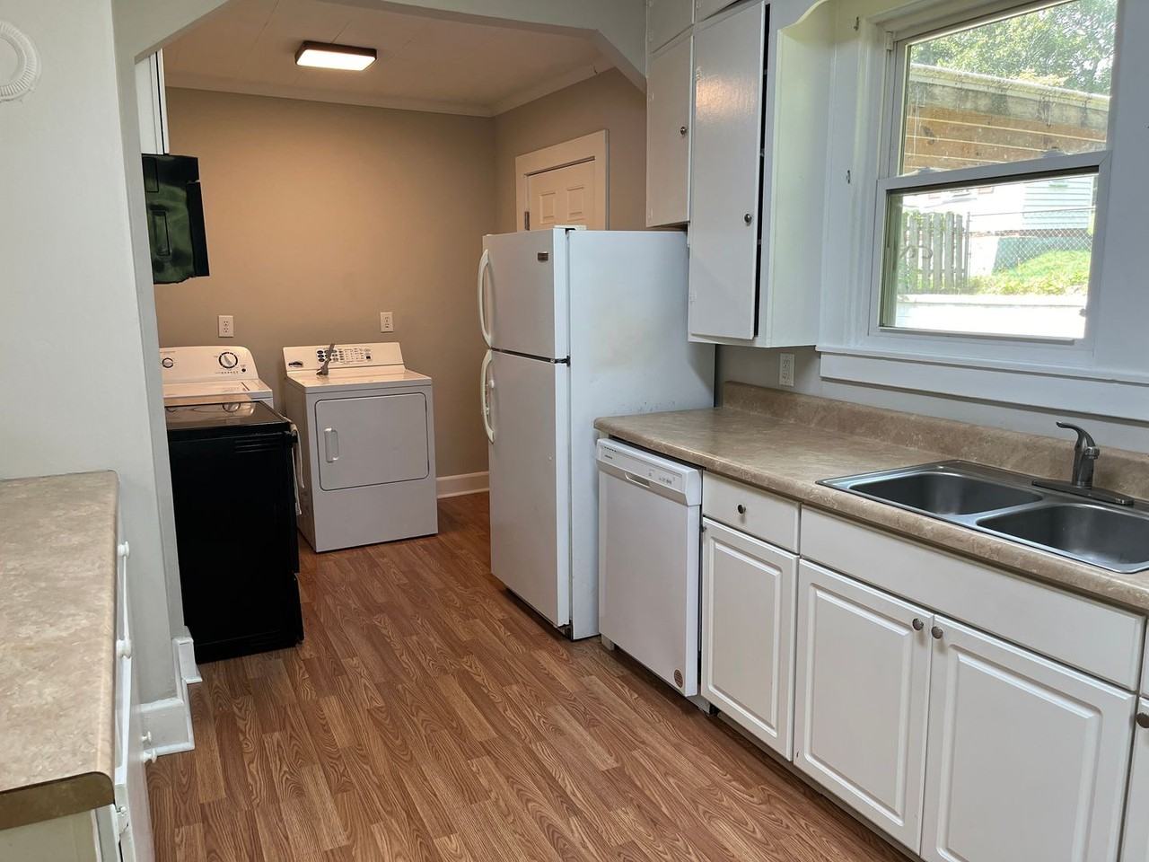 118 Pine St - Photo 2 of 10