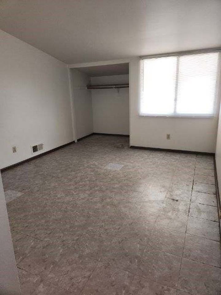 9021A N Swan Rd - Photo 2 of 10