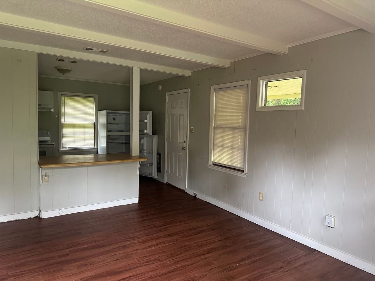 203 Whitehead Dr - Photo 2 of 16