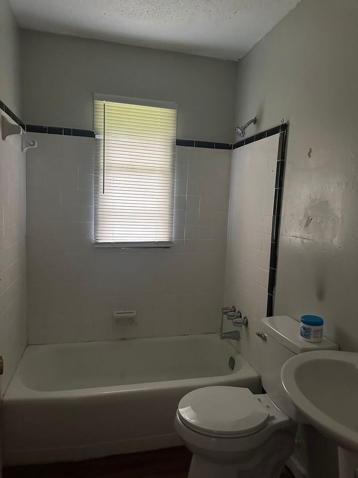 203 Whitehead Dr - Photo 3 of 16